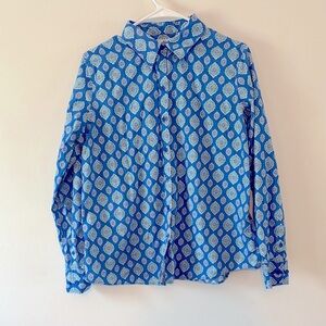 Kim Rodger’s Blue Patterned Button-Up Shirt size L